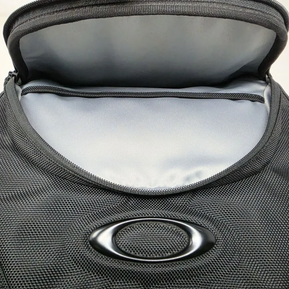 Oakley Vertical Messenger Pack 2.0 Blackout Tactical Outdoor Laptop Bag 17 Liter